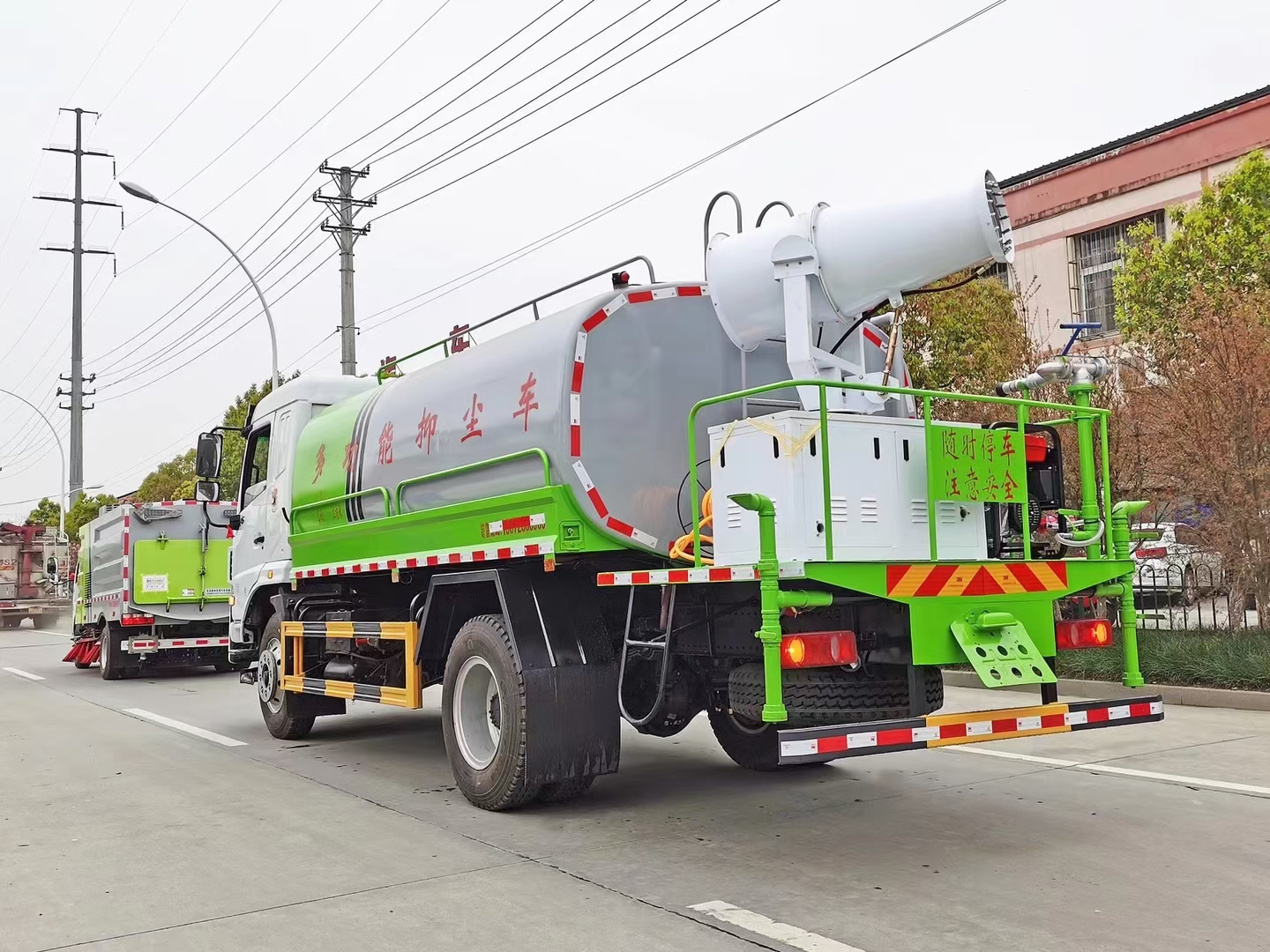  東風(fēng)華神多功能抑塵車